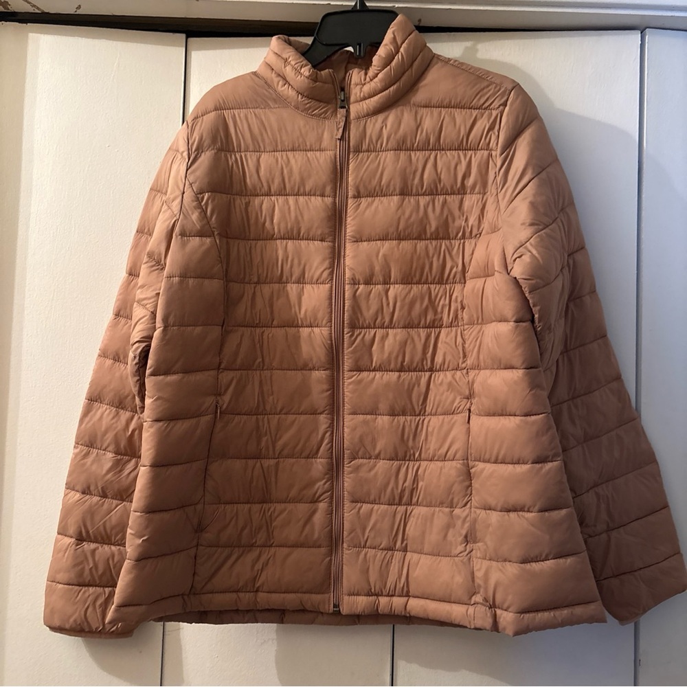 Amazon Essentials Women's tan Puffer Jacket
